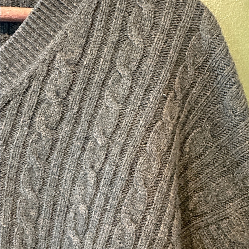Banana Republic Vintage V-Neck Cableknit Sweater - Picture 3 of 5